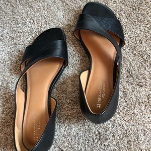 Naturalizer leather flats in 9.5 WIDE